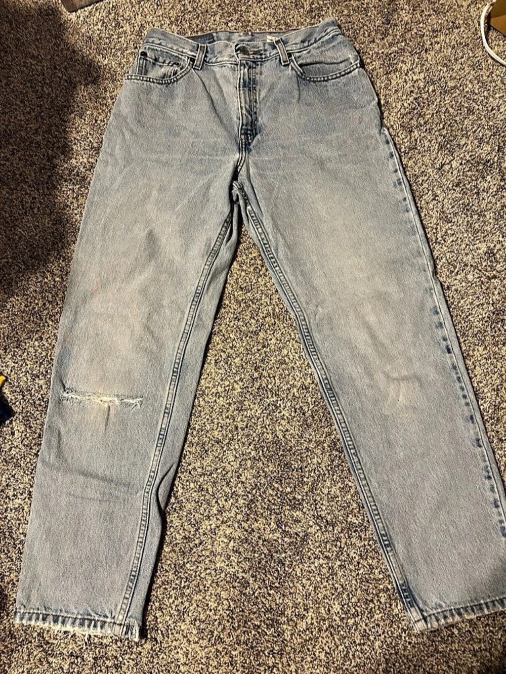 Vintage Levi's 550, Misses Short, Light Wash, Distressed 90s Style. Size 8